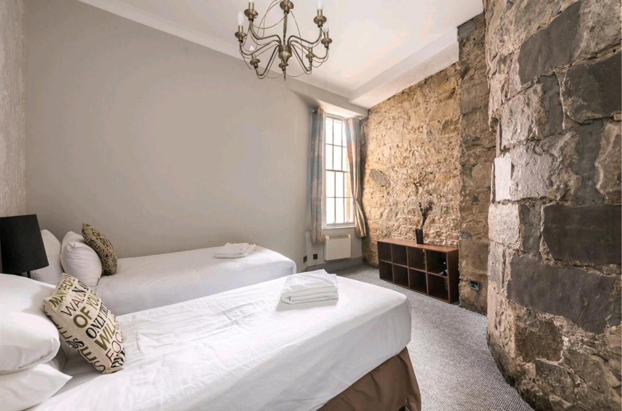 Unique 2 Bedroom Castle Suite Apartment - Near Edinburgh Castle & Royal Mile Εξωτερικό φωτογραφία